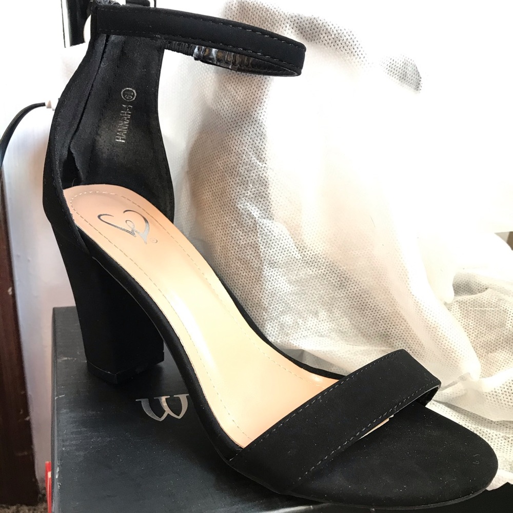 Brand New Black sued sleek Hannah Heels